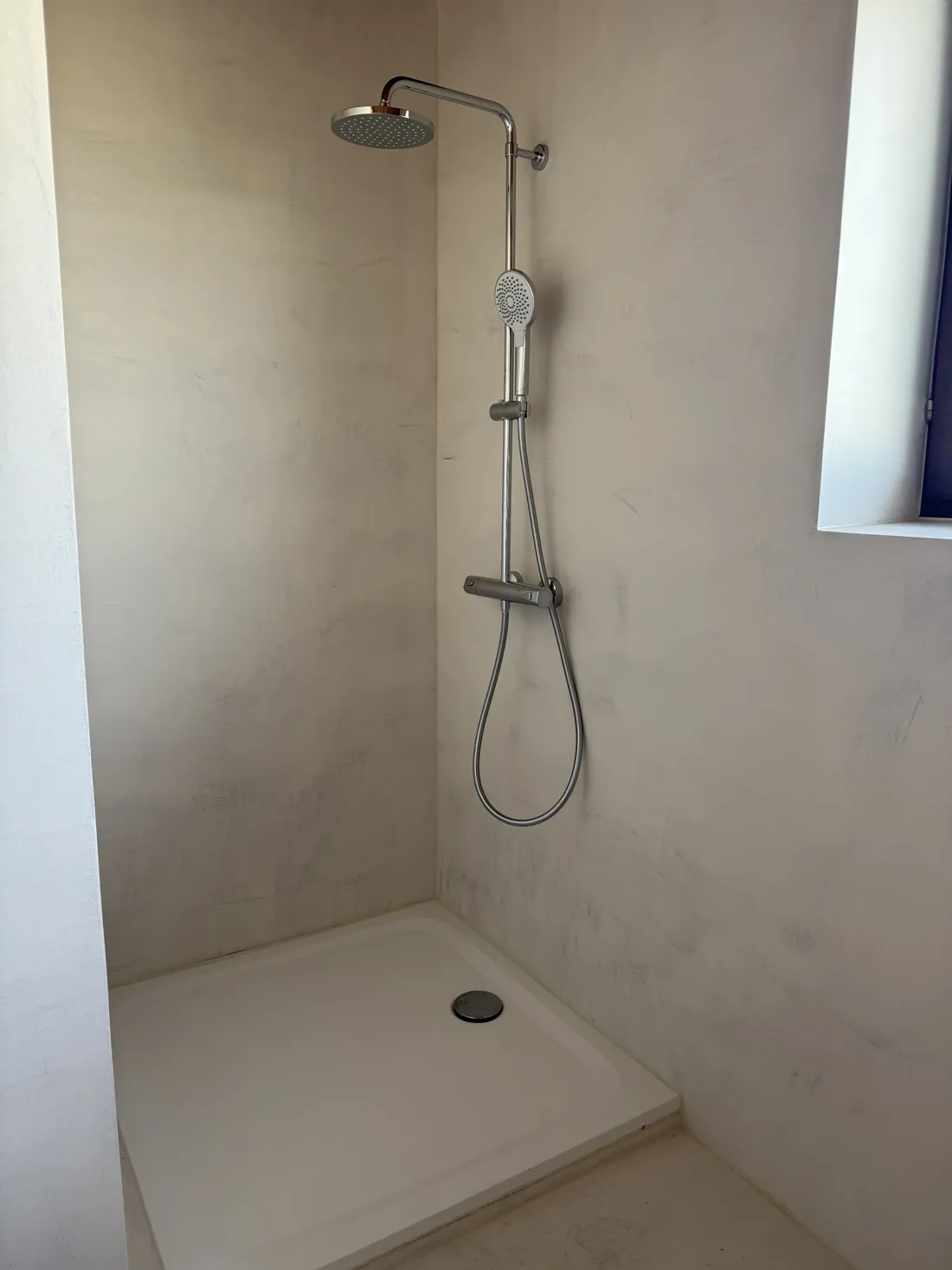 Separate Dusche mit Regenbrause