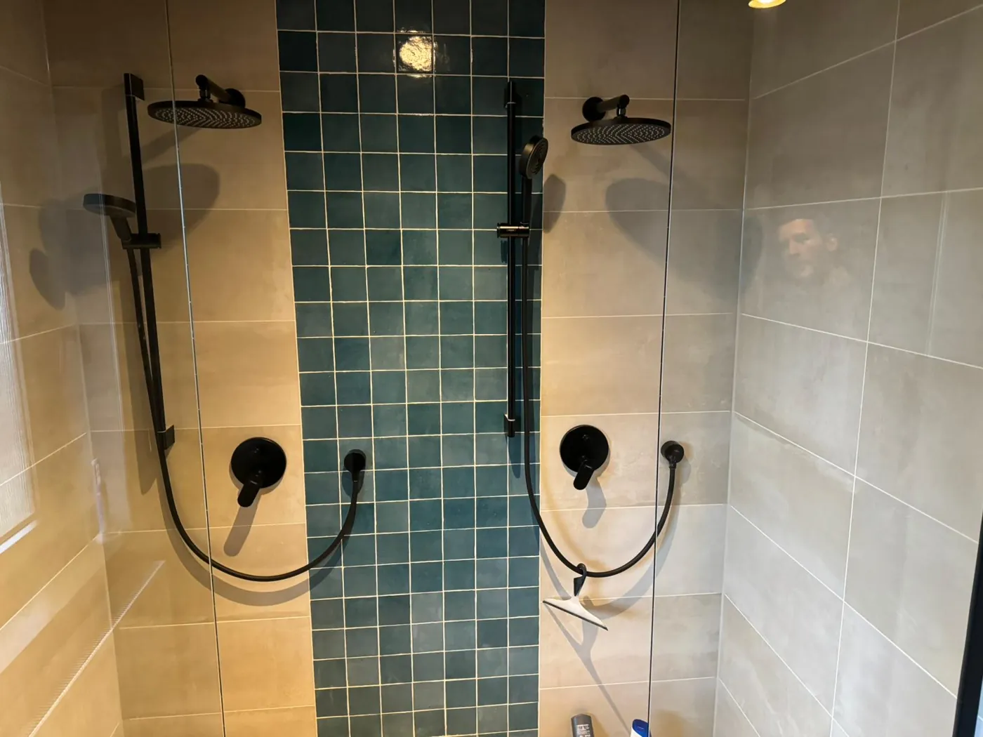 Doppeldusche mit zwei Regenbrausen in Dannstadt-Schauernheim