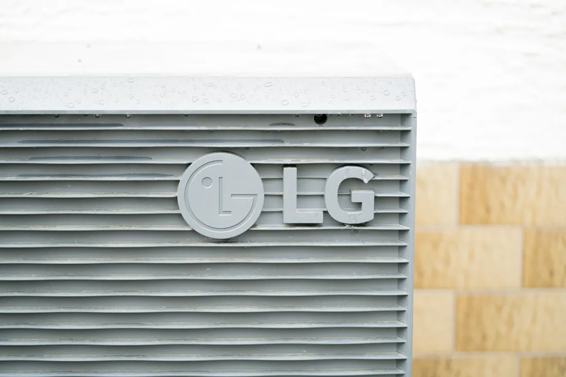 Lamellen des LG-Außengeräts aus der Nähe